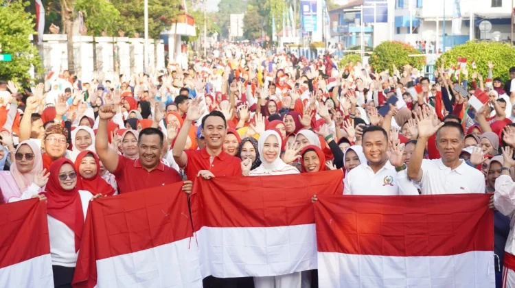 Sambut HUT Kemerdekaan RI, Bupati OKI Bagikan Tiga Ribu Bendera Merah Putih