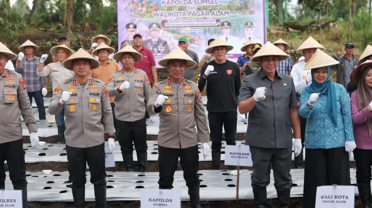 Dukung Ketahanan Pangan, Polda Sumsel Tanam 1,4 Ton Bibit Bawang Putih