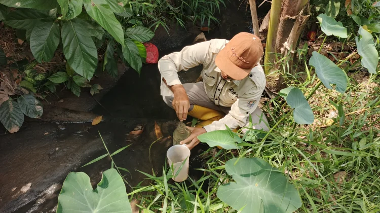 Sungai Sukomoro Menghitam dan Bau, DLH Banyuasin Lakukan Uji Limbah