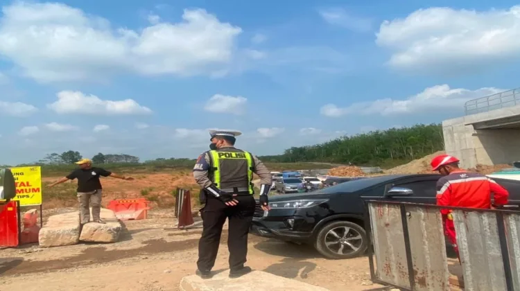 Cegah Macet, Polres Banyuasin Jaga Arus di Tol Pulau Rimau