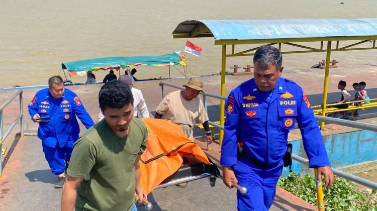 Polairud Polda Sumsel Evakuasi Dua Jenazah Korban Kecelakaan Air Sungai Baung