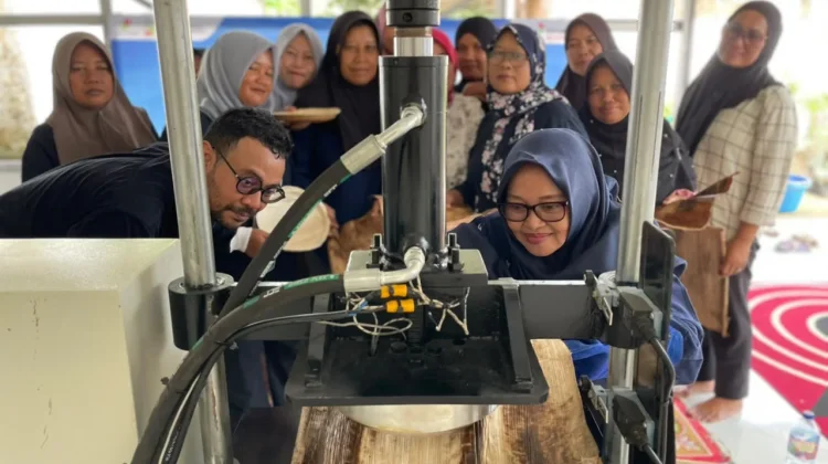 Suhartini Ubah Pinang Jadi Penggerak Ekonomi Desa Sukakarya Musi Rawas