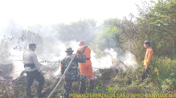 Tim Gabungan Padamkan Karhutla Gambut di Desa Sungai Dua Banyuasin