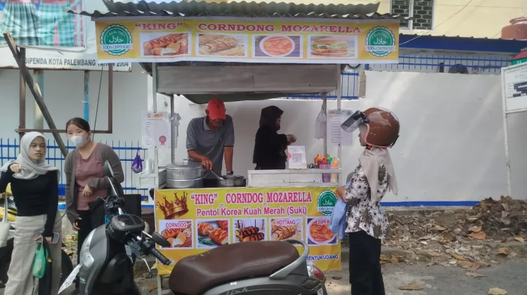 King Corndog Mozarella Tawarkan Jajanan Murah dengan Omzet Rp15 Juta Per Bulan