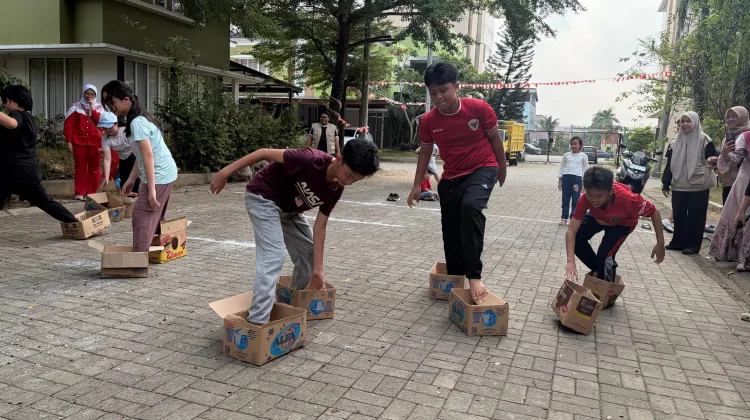 Makna Kemerdekaan Warga Springhill, Pererat Kekompakan