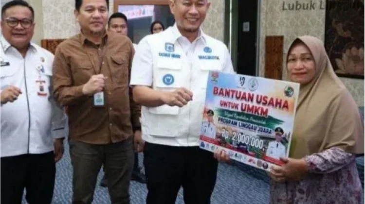 Pemkot Lubuklinggau Serahkan Bantuan Modal Usaha kepada 120 Pelaku UMKM