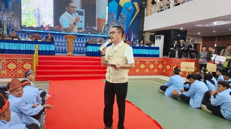 Jadi Pembicara PBAK UIN Raden Fatah, Ratu Dewa Motivasi Mahasiswa Baru