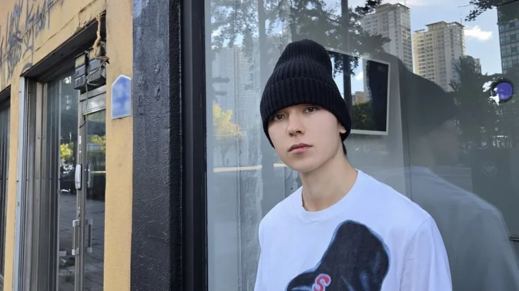 Vernon SEVENTEEN Rilis Lagu Bersamaan Wamil
