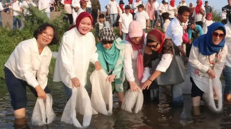 Sebanyak 15 Ribu Benih Ikan di Lepas di Sungai Lematang