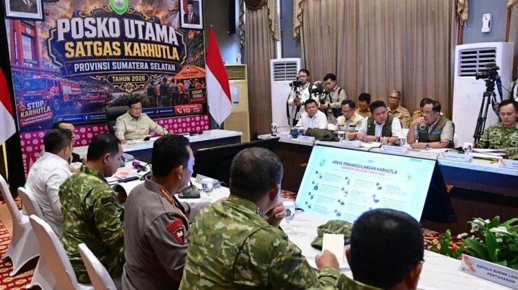 Prabowo Perintahkan 'Ubi Bombing' untuk Padamkan Karhutla di Sumsel