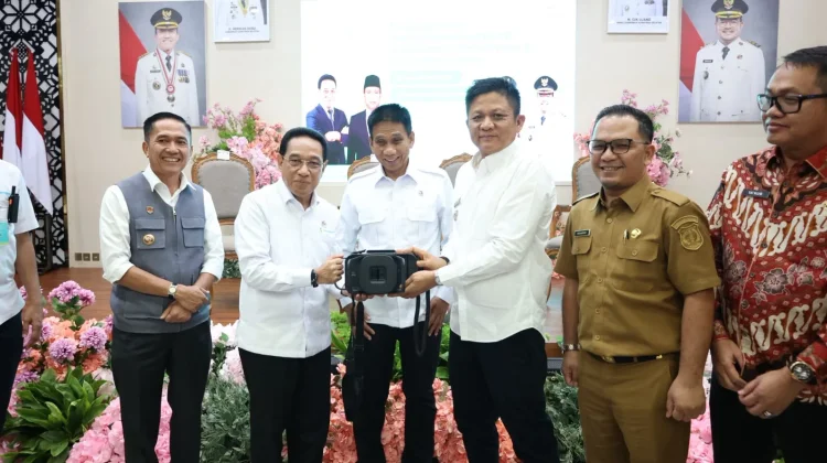 OKU Timur Terima Potable X- Ray Alat Deteksi Dini Tuberkulosis