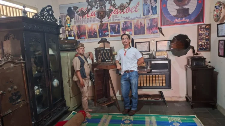 Koleksi Barang Antik, Musi Djadoel Gallery Ajak Anak Muda Kenali Sejarah
