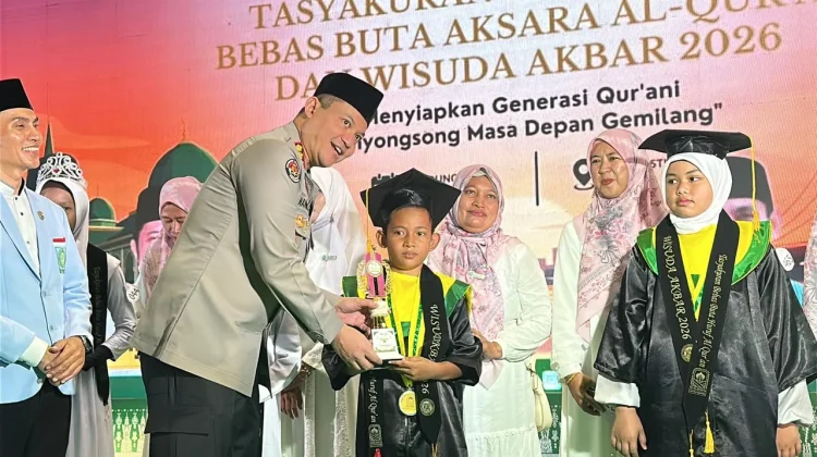 Polda Sumsel Apresiasi Wisuda Akbar 10.000 Santri di Palembang