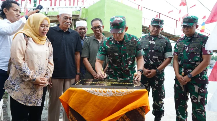 Pangdam II Sriwijaya Resmikan Jembatan Gantung Garuda Merah Putih