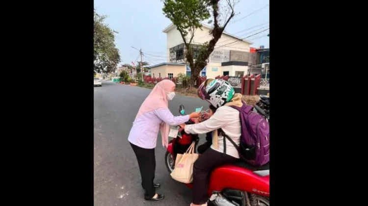 BKPSDM Muba Bagikan Masker untuk Lindungi Warga dari Asap