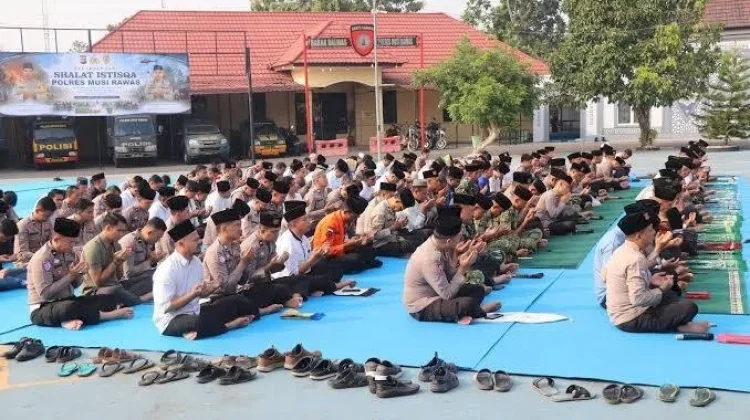 Hadapi Ancaman Karhutla, Polres Musi Rawas Gelar Sholat Istisqa