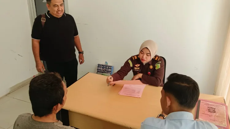 Polsek Tanjung Batu Limpahkan Pelaku Penganiayaan ke Kejaksaan Negeri Ogan Ilir