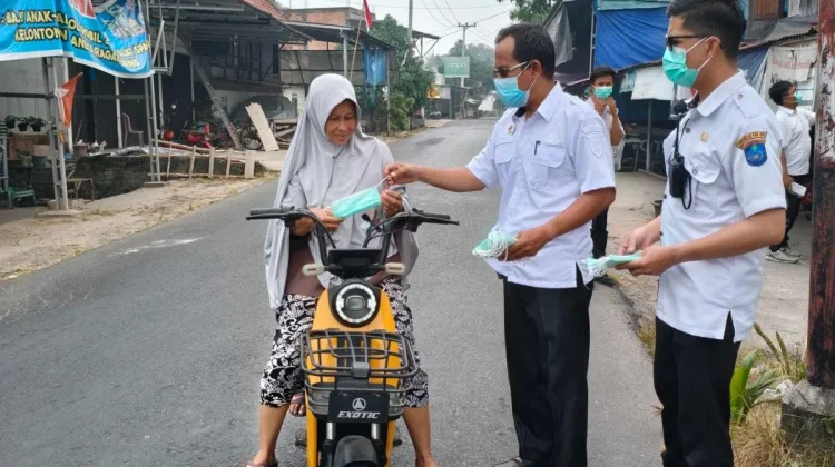 Antisipasi ISPA Akibat Karhutla, Dinkes OKI Distribusikan 32.200 Masker Gratis