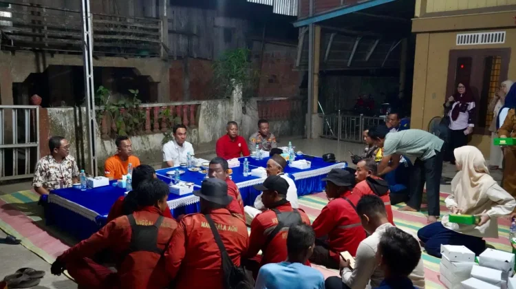 Bupati OKI, Muchendi Temui Tim Pemadam Karhutla di Garis Depan