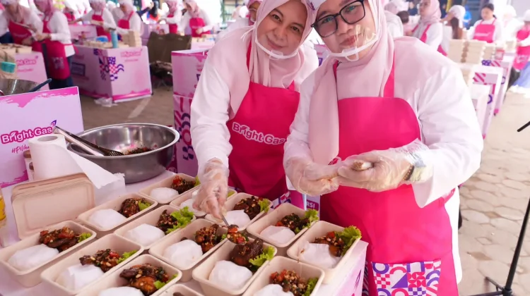 Cetak Rekor MURI, Pertamina Sumbagsel Bagikan 1000 Ayam Kecap ke Pelanggan