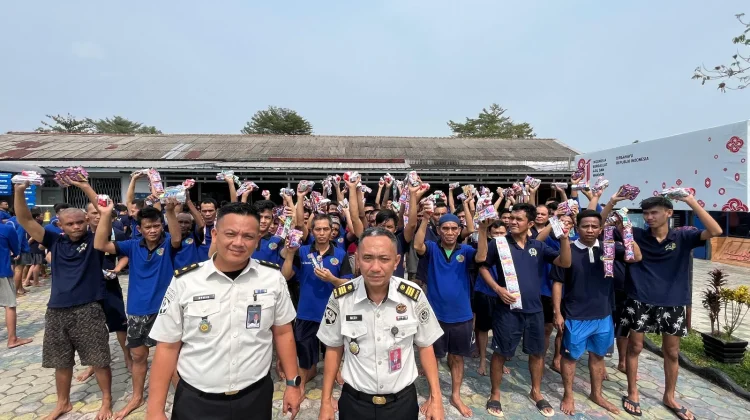 Lapas Sekayu Bagikan Peralatan Mandi untuk Jaga Kebersihan Warga Binaan