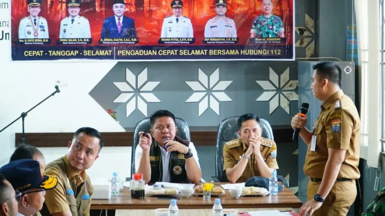 Tinjau Posko Karhutla Kertapati, Herman Deru Minta Mitigasi Diperkuat