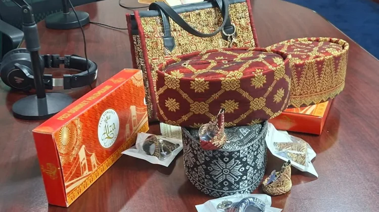 Peci Songket Palembang Padukan Budaya Lokal dan Fesyen Muslim