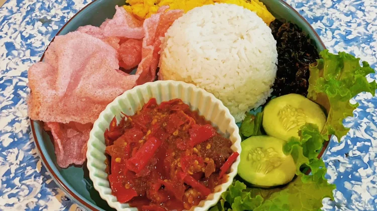 Mengenal Kandungan Gizi dalam Seporsi Nasi Dendeng