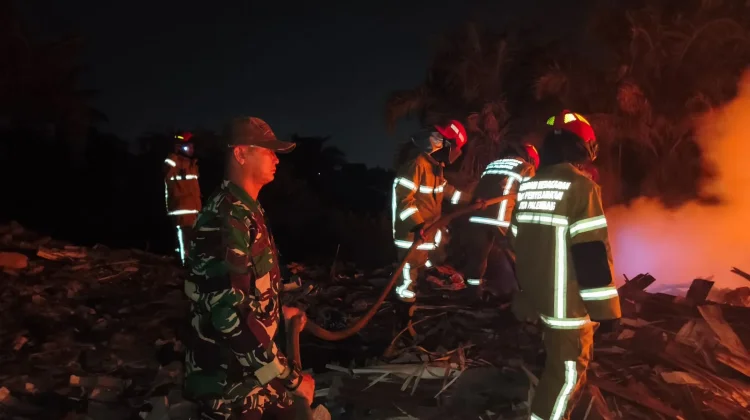 Lahan Kosong di Sukajaya Palembang Terbakar, Api Berhasil Dipadamkan