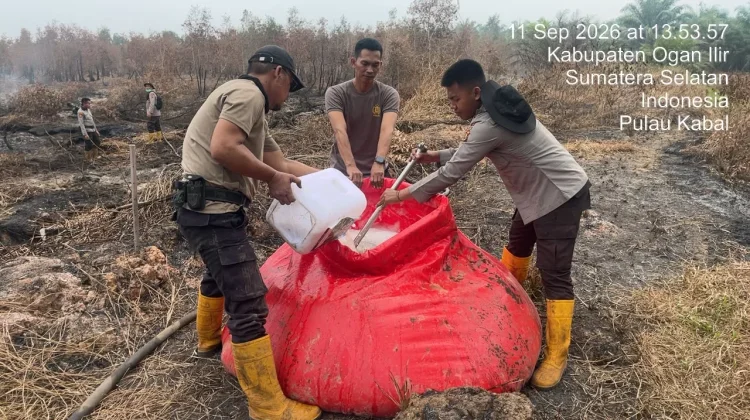 Satgas Aman Nusa II Dinginkan 2 Hektare Lahan Gambut dengan Formula X-Fire