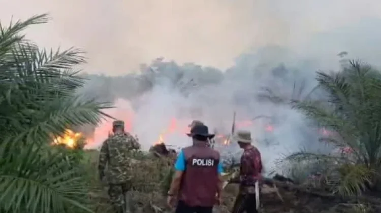 Polri dan Tim Gabungan Padamkan 6,8 Hektare Karhutla di Musi Rawas