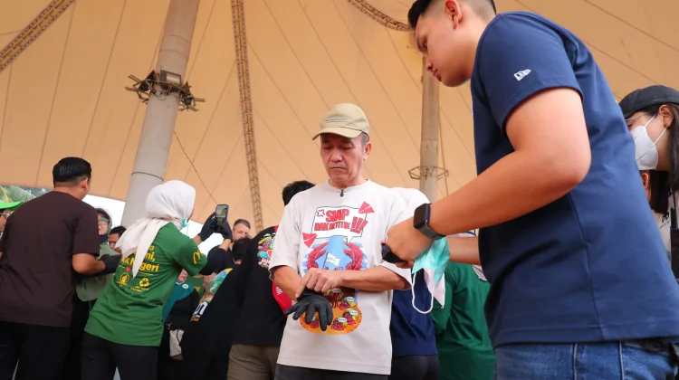 Wali Kota Palembang Ratu Dewa Pimpin Gerakan Bersih Sungai Musi