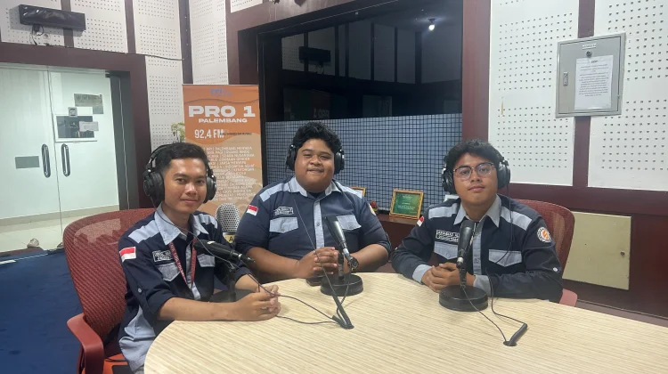 Mahasiswa Polsri Garap Bank Sampah dan Penghijauan di Desa Terpencil