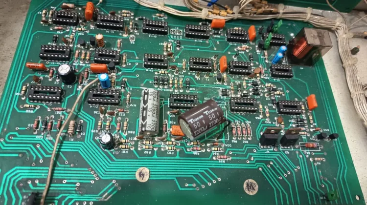 Berkenalan dengan PCB, Jalur Penghubung Komponen Elektronik