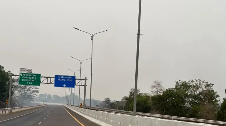 Kabut Asap Masih Terpantau di Tol Palindra Sumsel