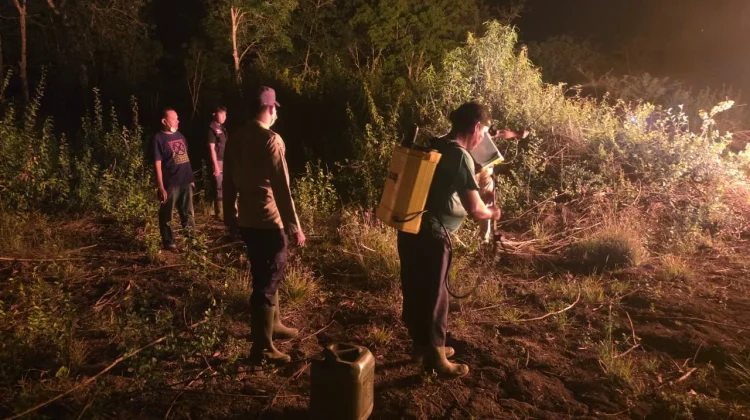 Meski Minim Air, Warga dan Polisi Berhasil Padamkan Api Karhutla di Muara Kuang