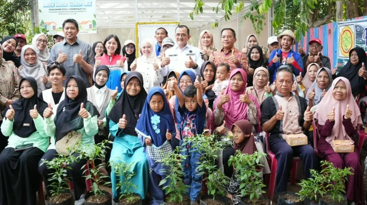 Serahkan Bantuan GSMP, Sekda Sumsel Dorong Warga Jadi Penghasil Pangan Mandiri