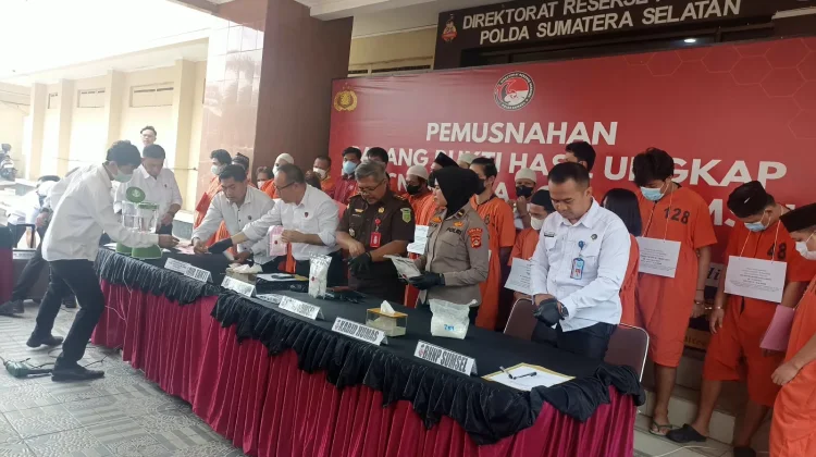 Polda Sumsel Musnahkan Ribuan Gram Sabu dan Ratusan Butir Pil Ekstasi
