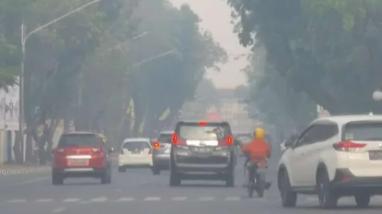 Kemarau Kering Picu Karhutla, Asap Kembali Menyelimuti Palembang