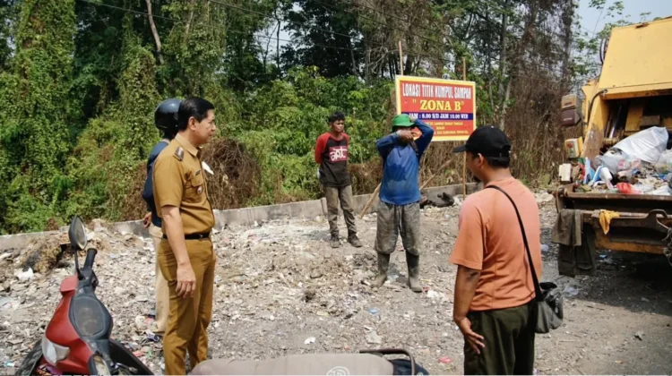 Camat Talang Kelapa Pastikan Penataan Sampah Zona B Optimal