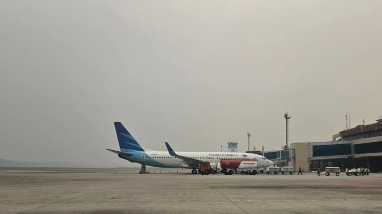 Kabut Asap Ganggu 12 Penerbangan di Bandara SMB II Palembang