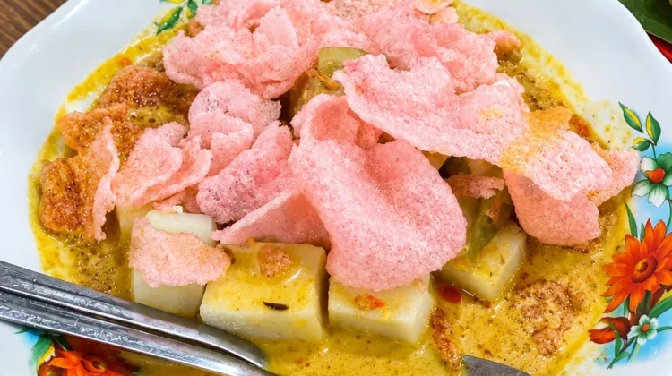 Lontong Padang, Sajian Gurih Penuh Rempah