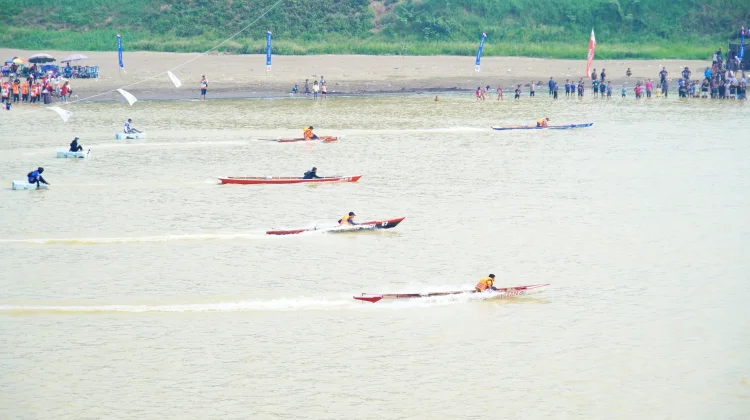 Toha Tohet Tebar 10.000 Benih Ikan saat Penutupan Balap Ketek Muba "Pakam Race"
