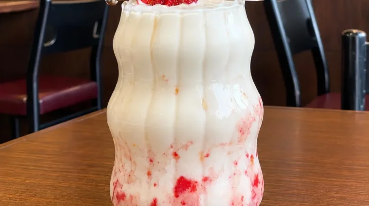 Menikmati Strawberry Milkshake dan Memahami Manfaatnya