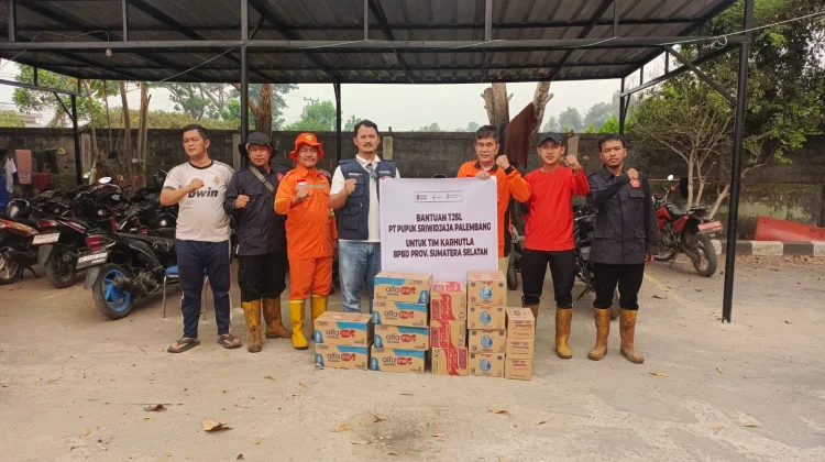 Pusri Salurkan Logistik untuk Tim Pemadam Karhutla Sumsel