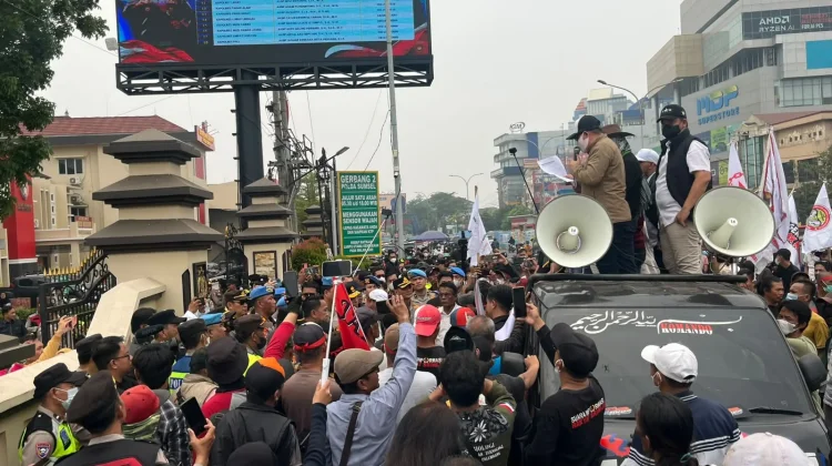 Massa Desak Polda Sumsel Usut Kekerasan terhadap Jurnalis dan Mahasiswa ...