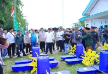 Gubernur Sumsel Tinjau Panen Udang Sungai Menang OKI