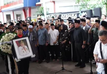 Herman Deru Pimpin Pelepasan Jenazah Alex Noerdin