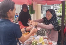 Penjualan Takjil di Rawa Jaya Turun Dibanding Ramadan 2025