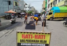 Pemkab OKU Selatan Tambal Sulam Jalan Protokol